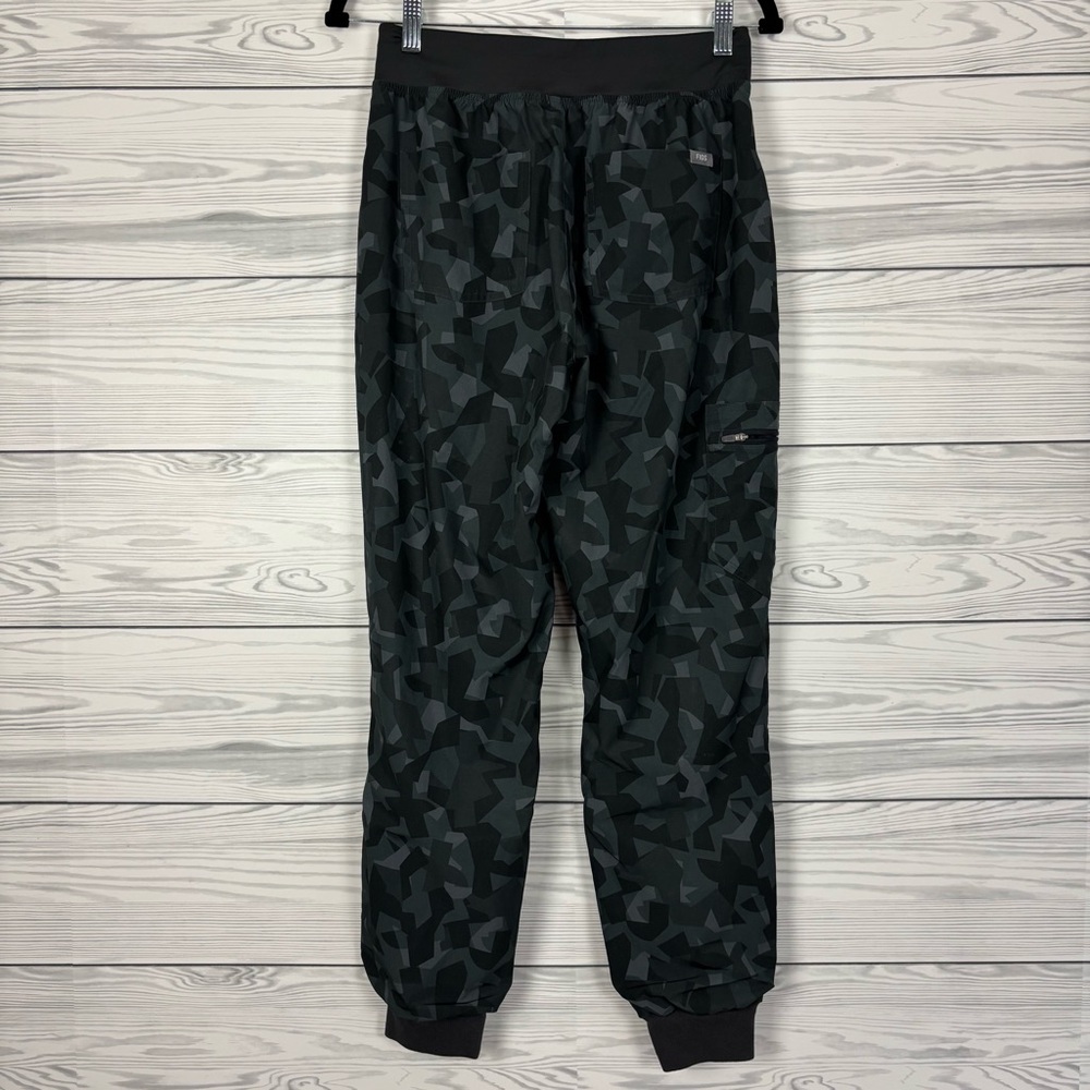 FIGS Camo Bonsai Zamora Joggers Scrub Pants Size Small - Picture 6 of 11